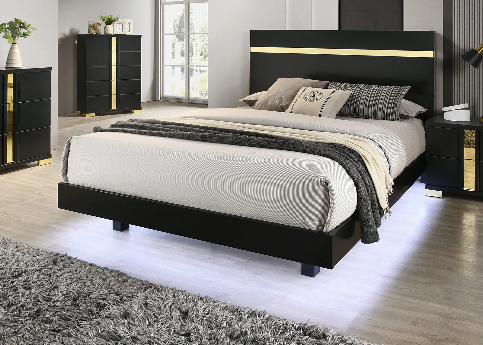 Lillestrom Black/Gold Eastern King Bed - Image 3