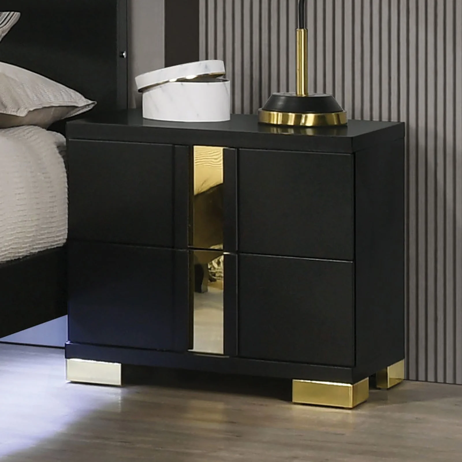 Lillestrom Black/Gold Queen 5 Piece Bedroom Set w/Chest - Image 4
