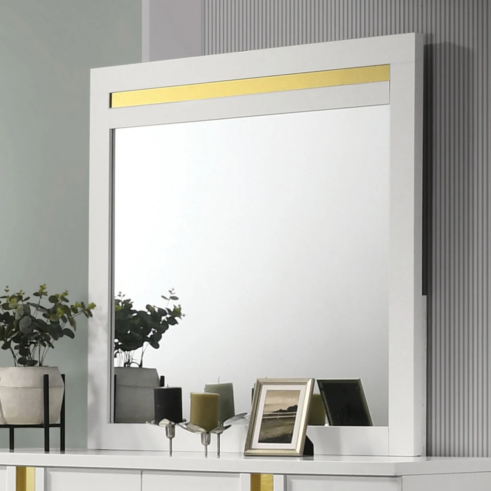 Lillestrom White Queen 4 Piece Bedroom Set - Image 4