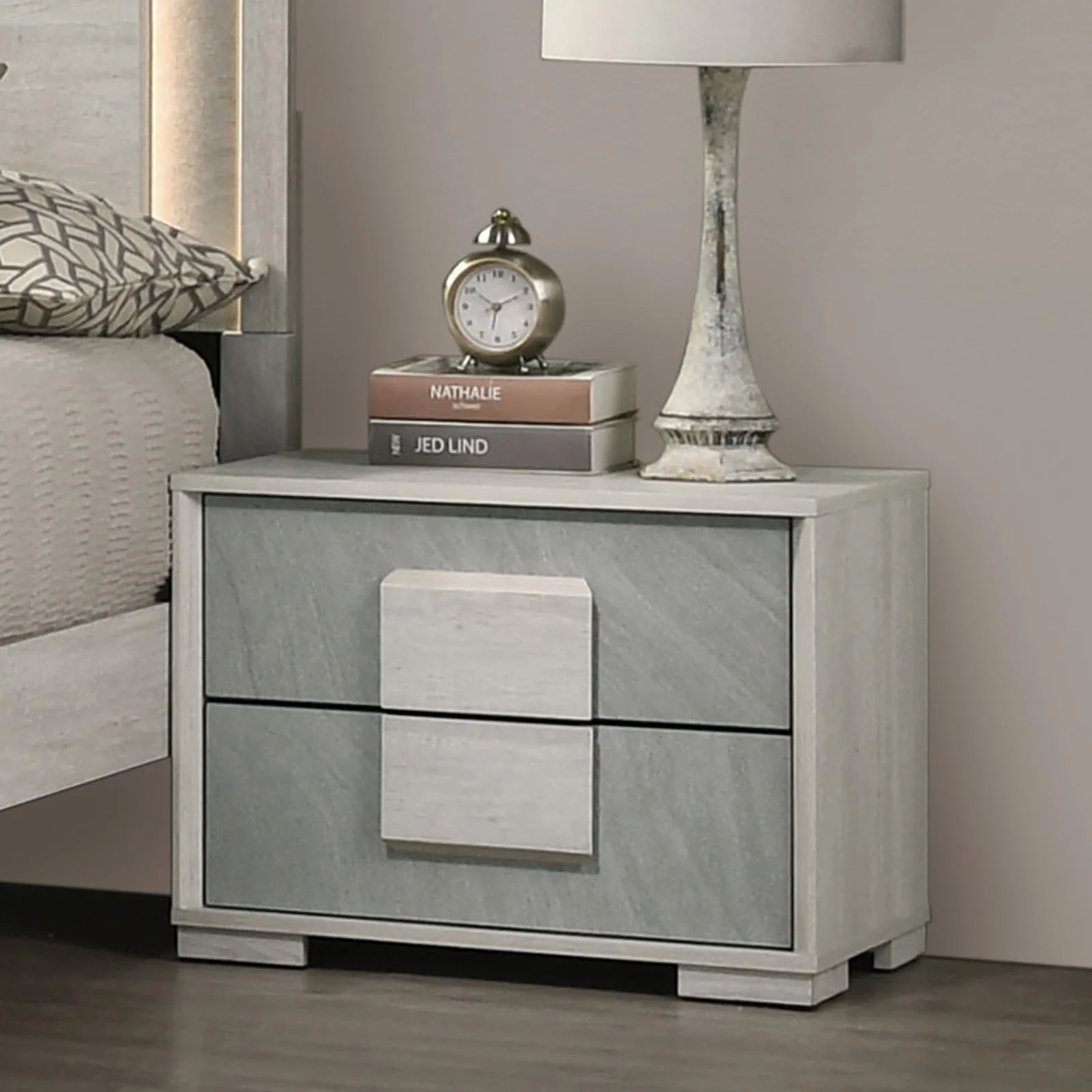 Lincolt Whitewash/Stone Gray Queen 5 Piece Bedroom Set w/Chest - Image 3