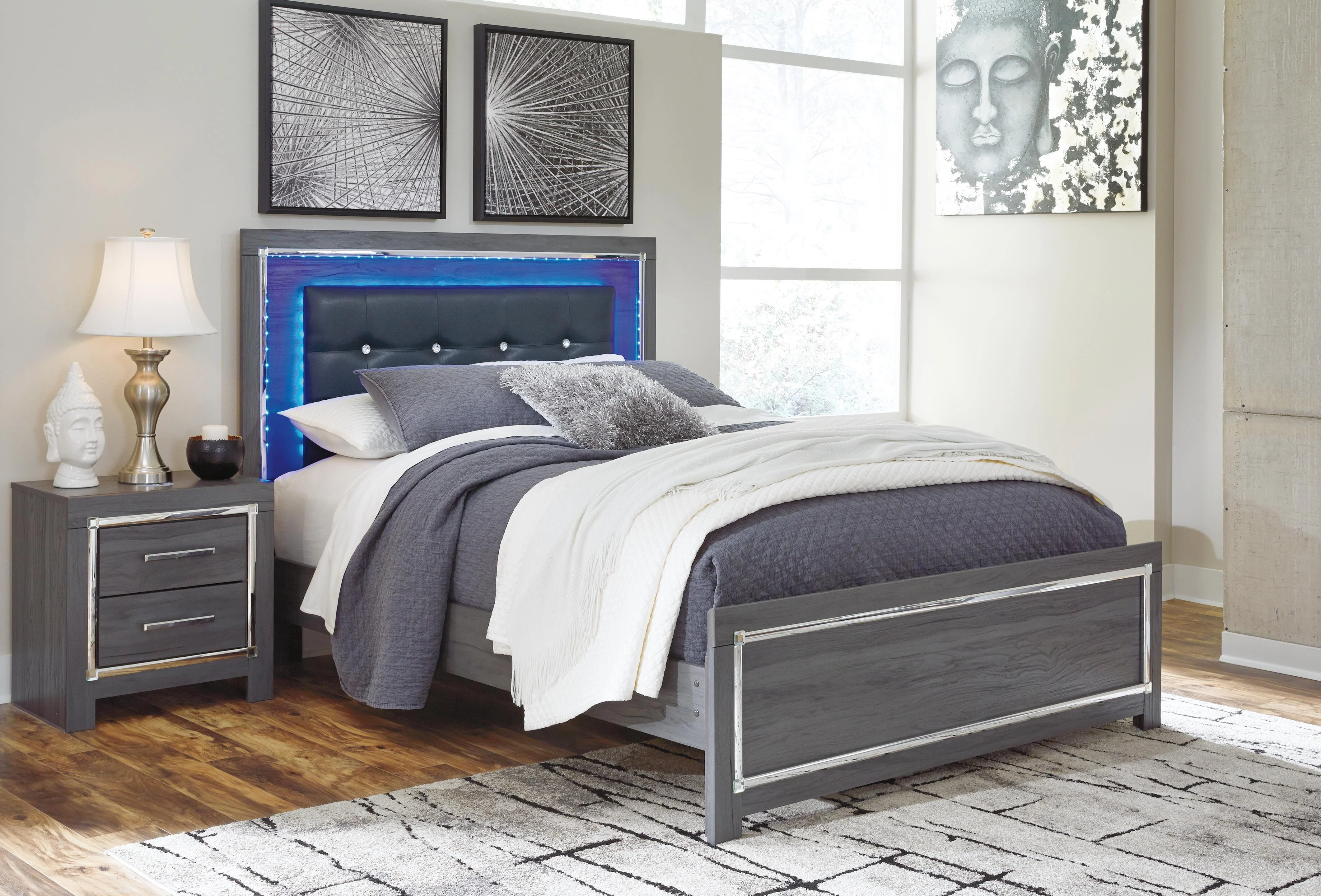 Lodanna Panel Bed - Image 8