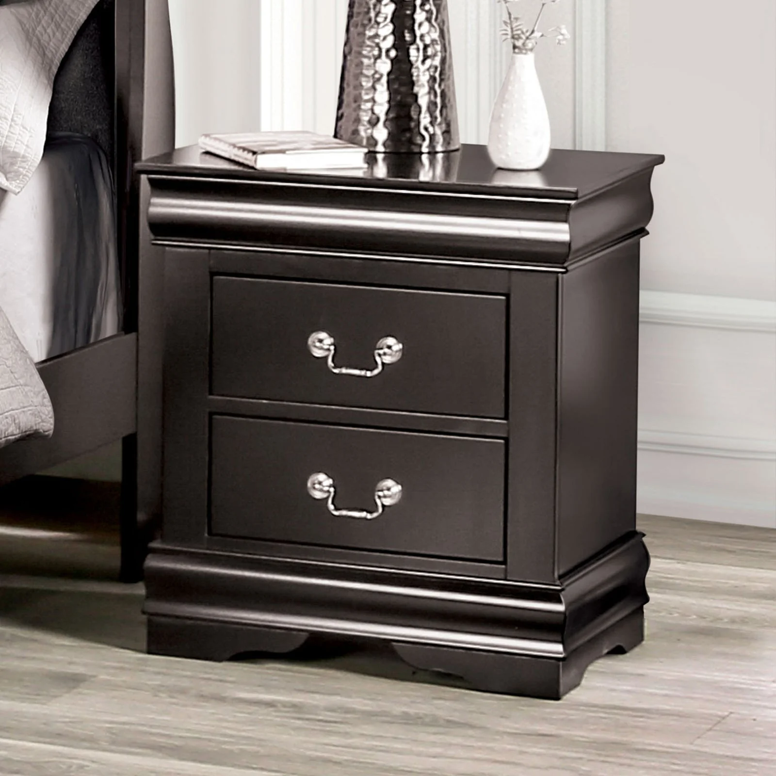 Louis Philippe Black 5 Pc. Queen Bedroom Set w/ 2NS - Image 6