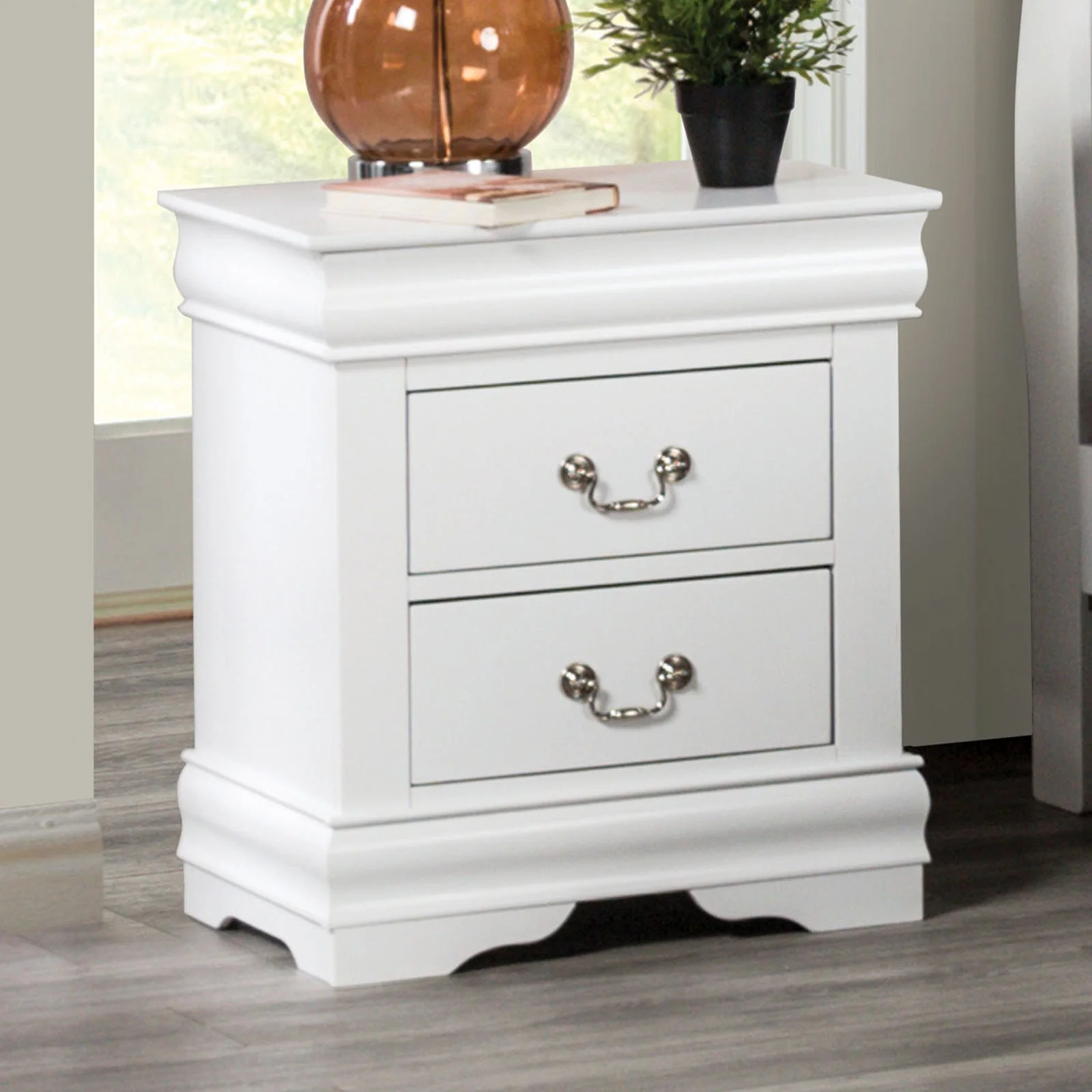 Louis Philippe White 5 Pc. Queen Bedroom Set w/ 2NS - Image 5