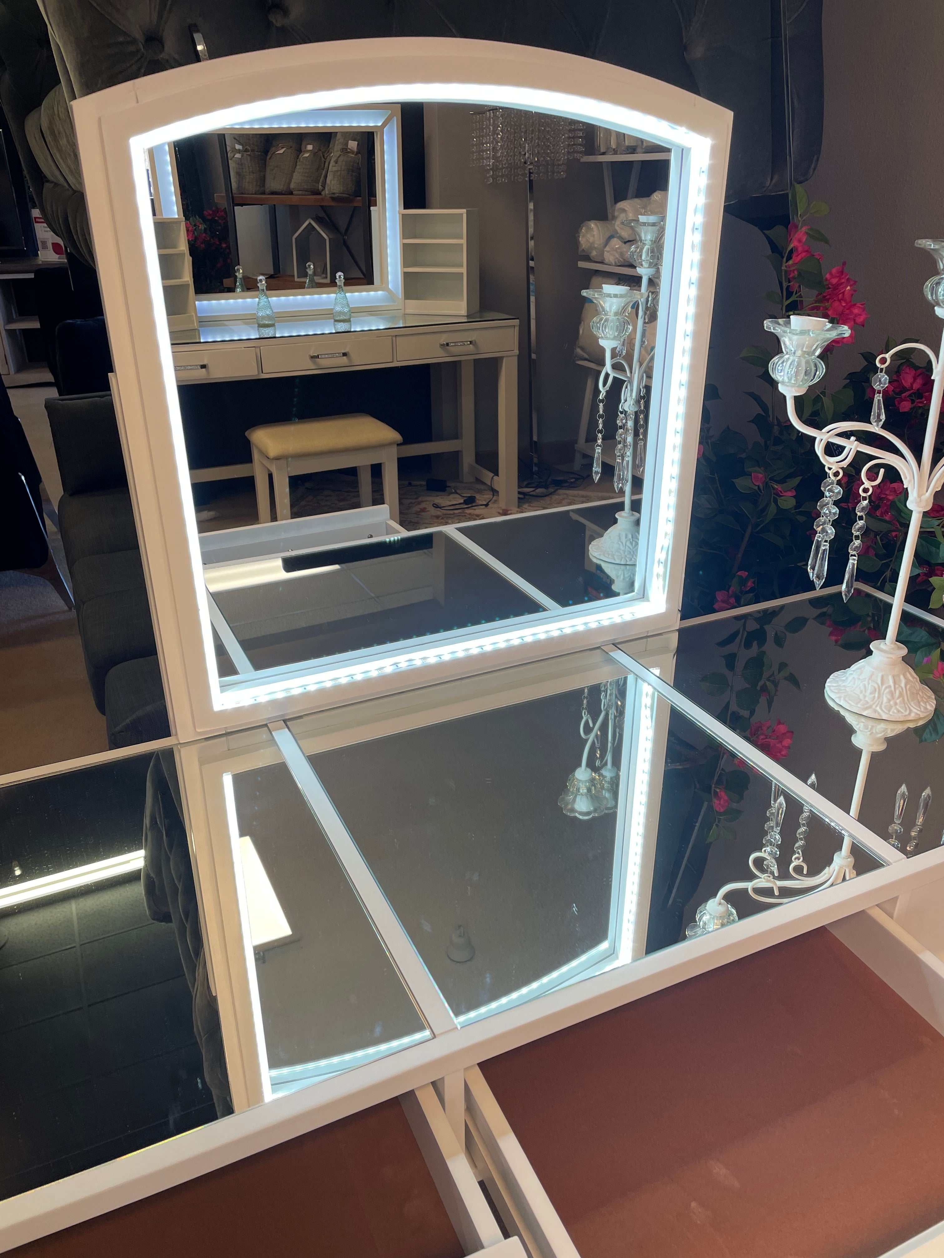 Louise White Vanity Set - Image 7