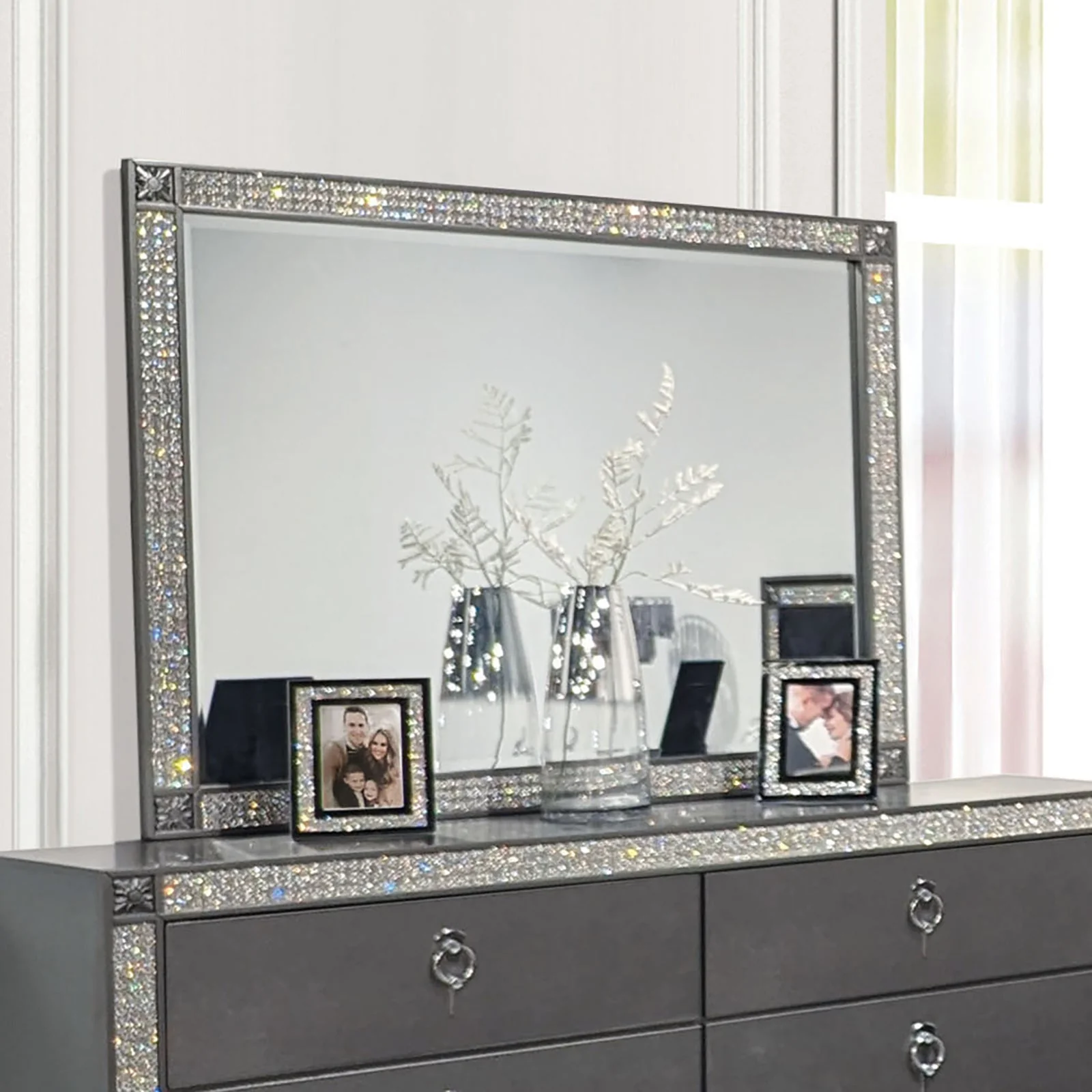 Lyanne Gray 5 Pc. Queen Bedroom Set w/ Chest - Image 4