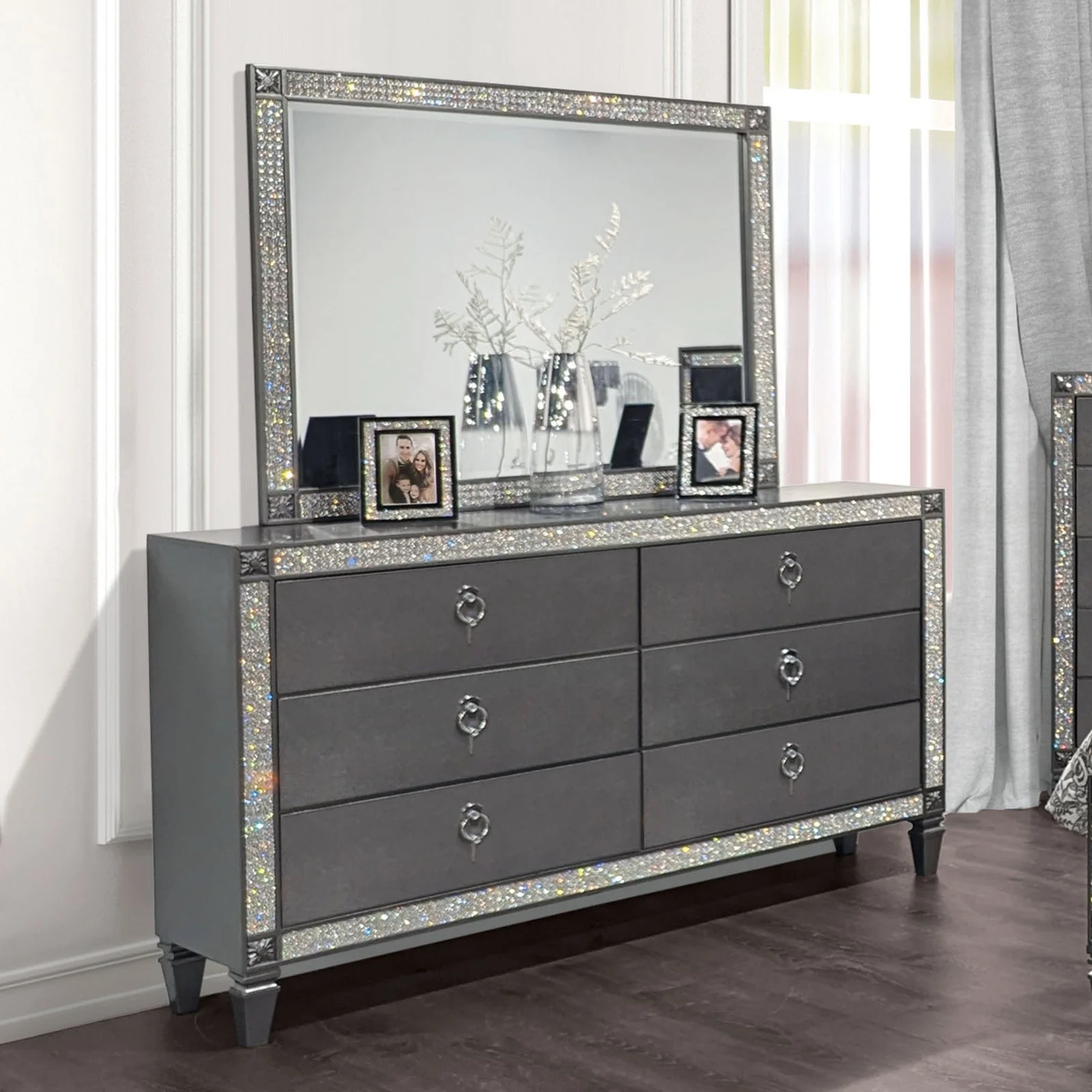 Lyanne Gray 5 Pc. Queen Bedroom Set w/ Chest - Image 5