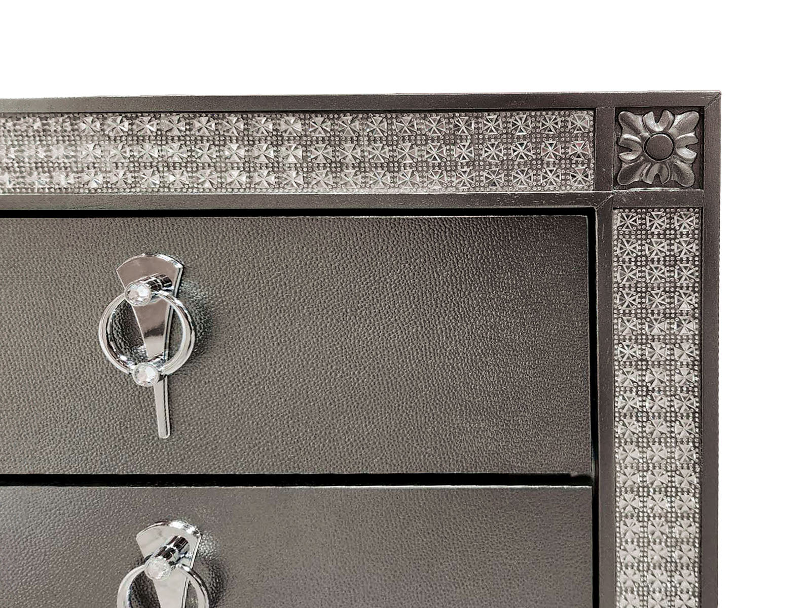 Lyanne Gray 5 Pc. Queen Bedroom Set w/ Chest - Image 7