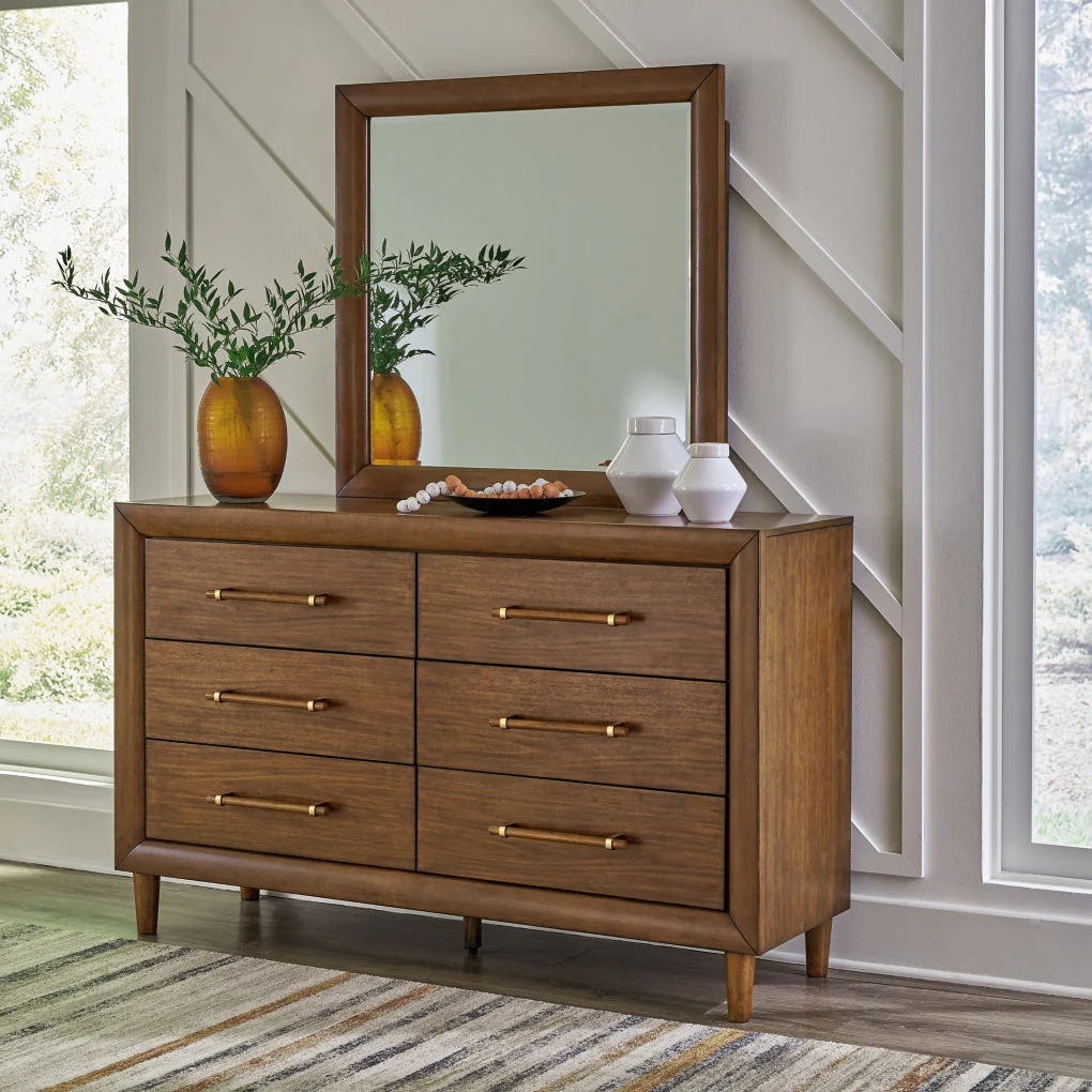 Lyncott Dresser and Mirror - Image 2