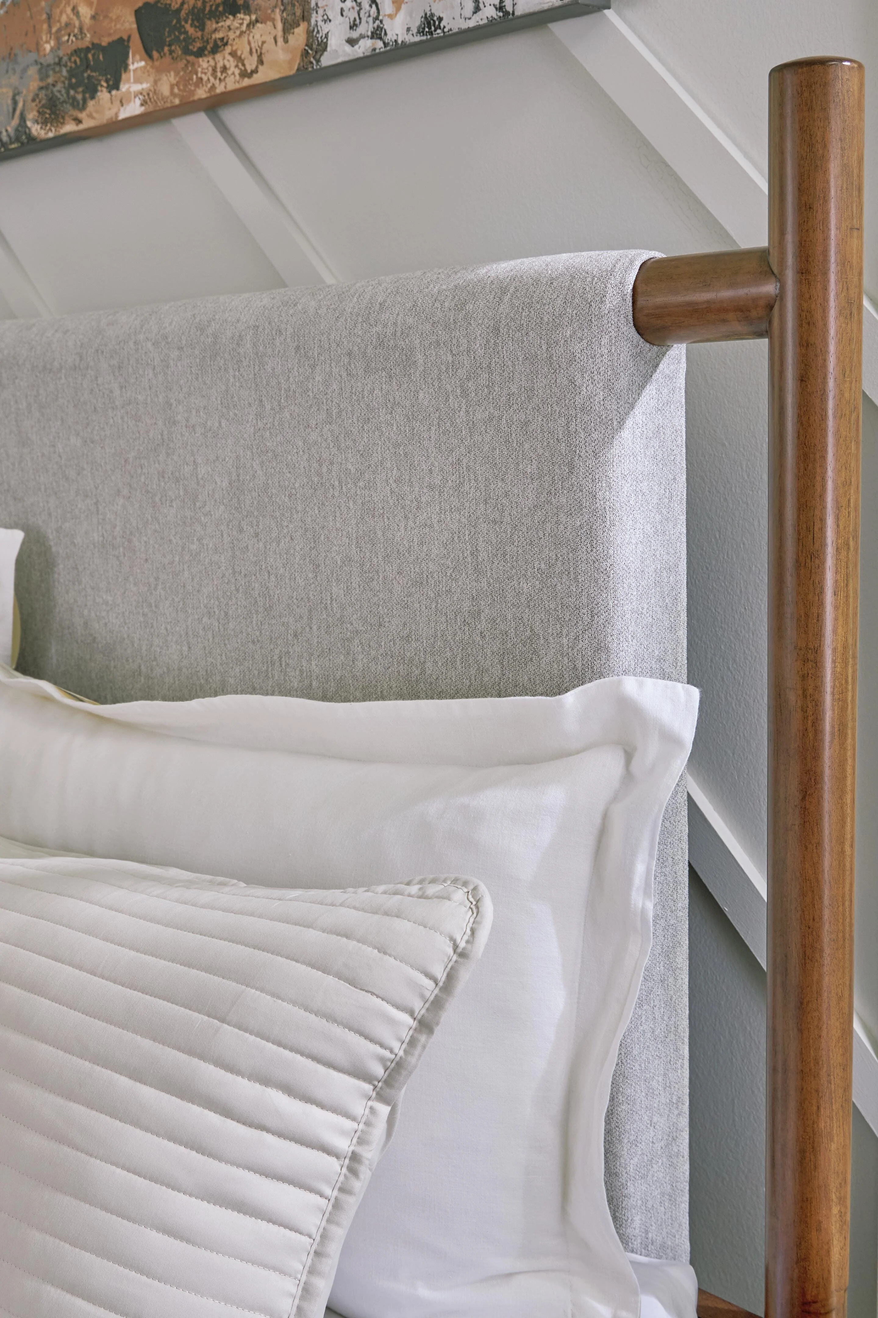 Lyncott Upholstered Bed - Image 5