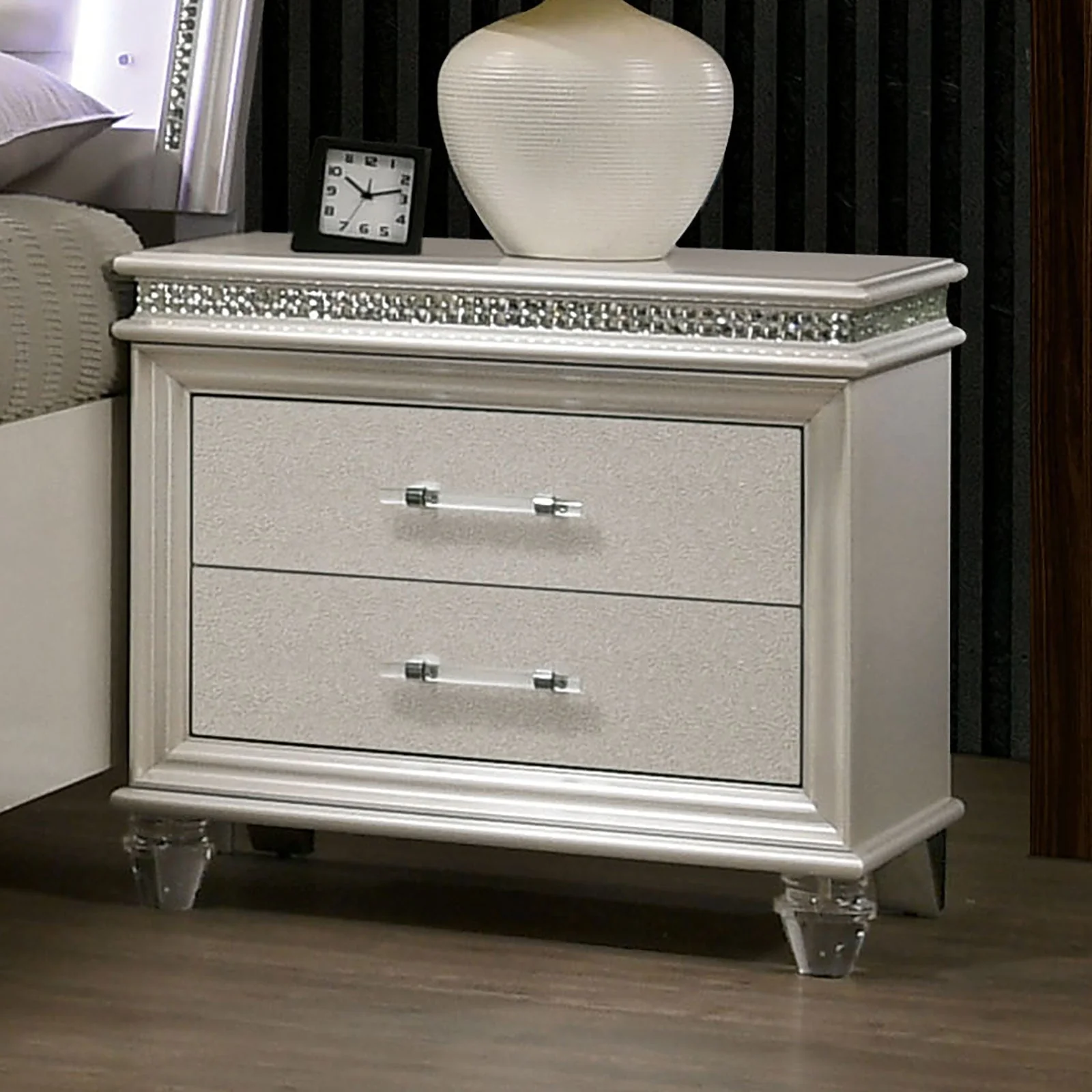 Maddie Pearl White/White 5 Pc. Queen Bedroom Set w/ Chest - Image 5