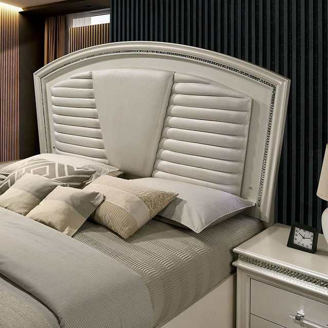 Maddie Pearl White/White California King Bed - Image 4