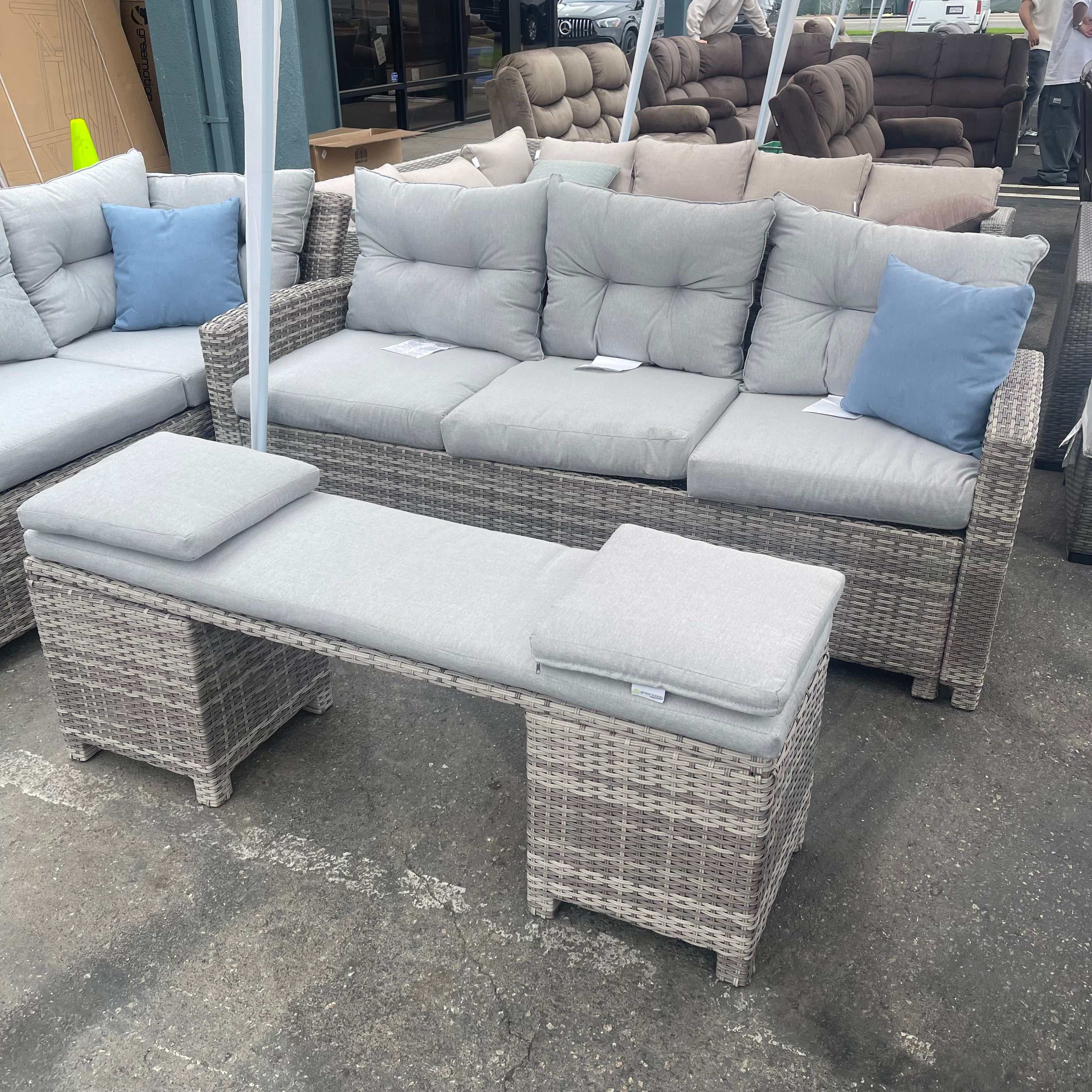 Malia Gray Sectional w/ 2 Ottomans - Image 5