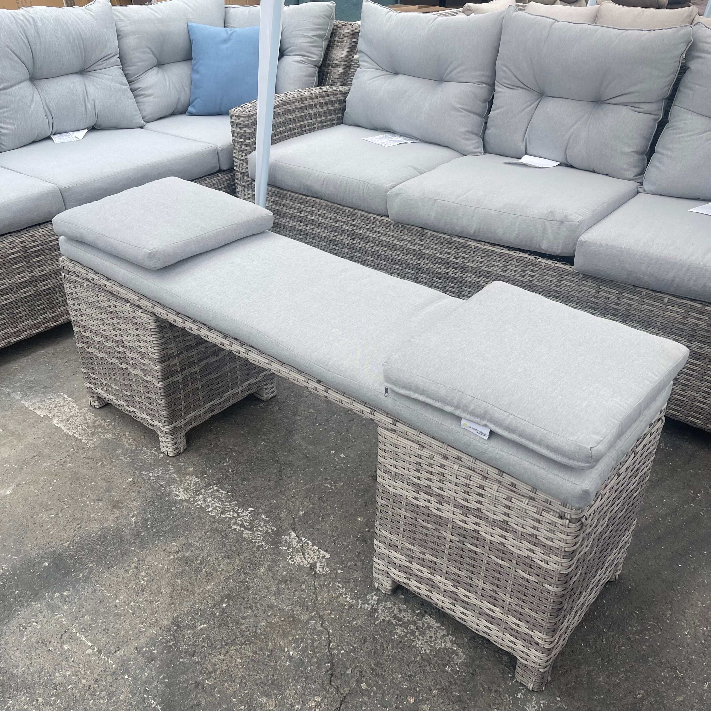 Malia Gray Sectional w/ 2 Ottomans - Image 6