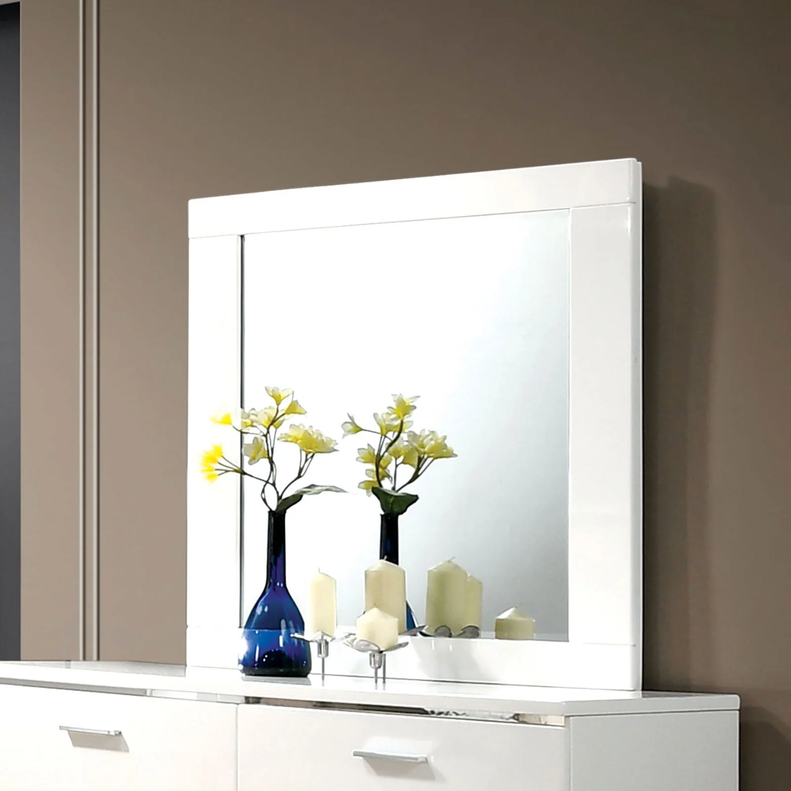Malte White/Chrome 4 Pc. Queen Bedroom Set - Image 4