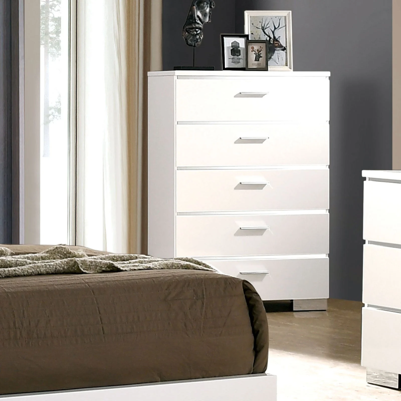 Malte White/Chrome 5 Pc. Queen Bedroom Set w/ Chest - Image 3