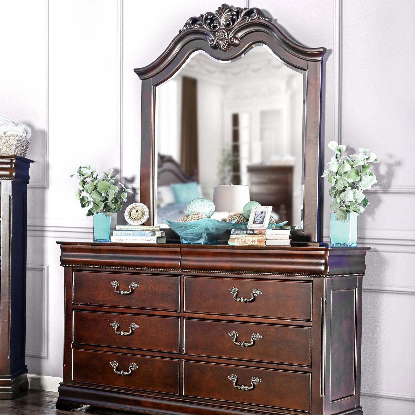 Mandura Cherry 5 Pc. Queen Bedroom Set w/ Chest - Image 8
