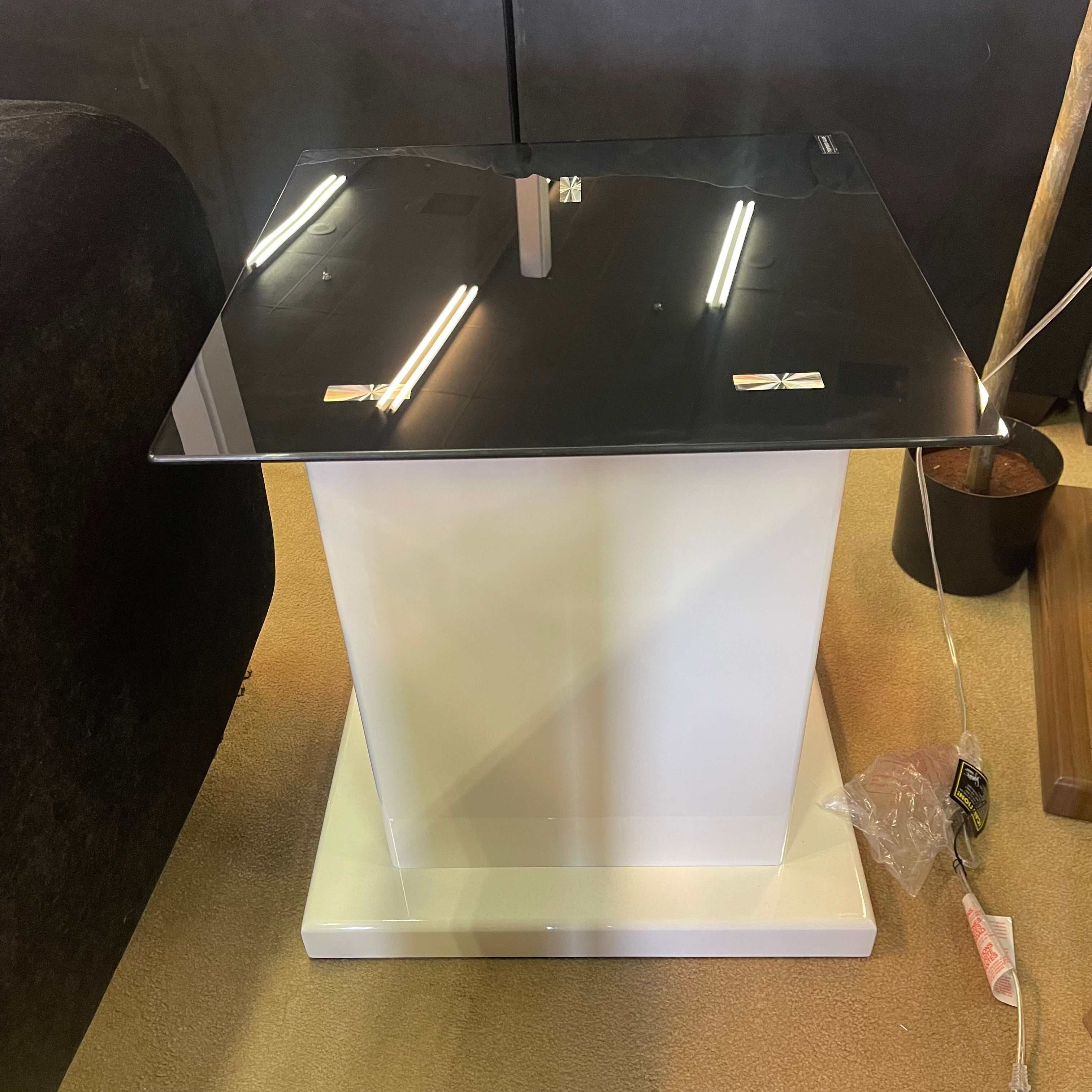 Mannedorf White & Black Glass Top End Table - Image 5