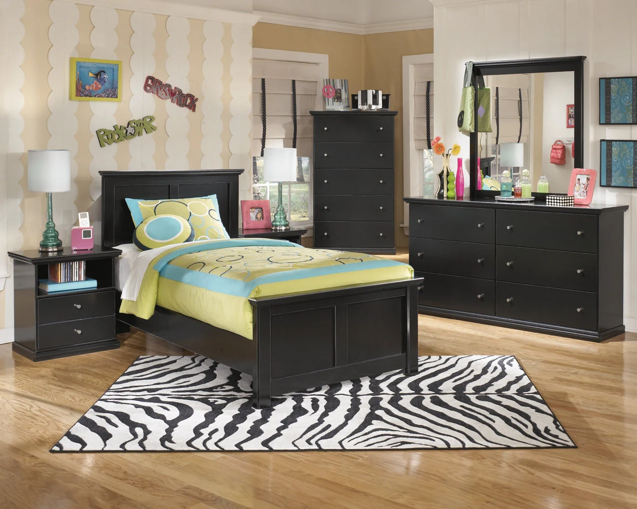 Maribel Five Drawer Chest - Image 6
