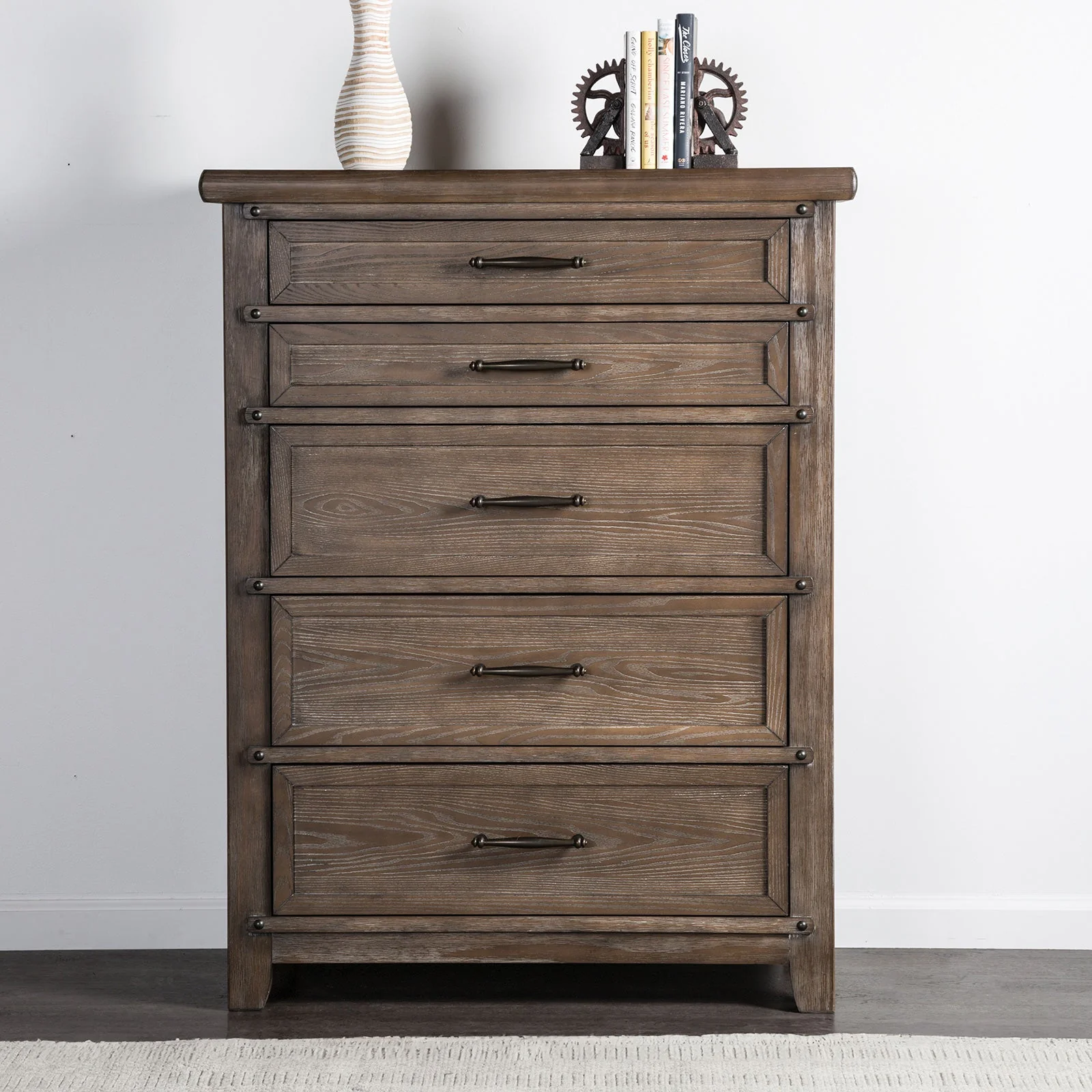 Merthyr Brown 5 Pc. Queen Bedroom Set w/ Chest - Image 4
