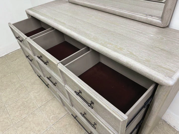 Midhurst Oak Queen 5 Piece Bedroom Set w/Chest - Image 5