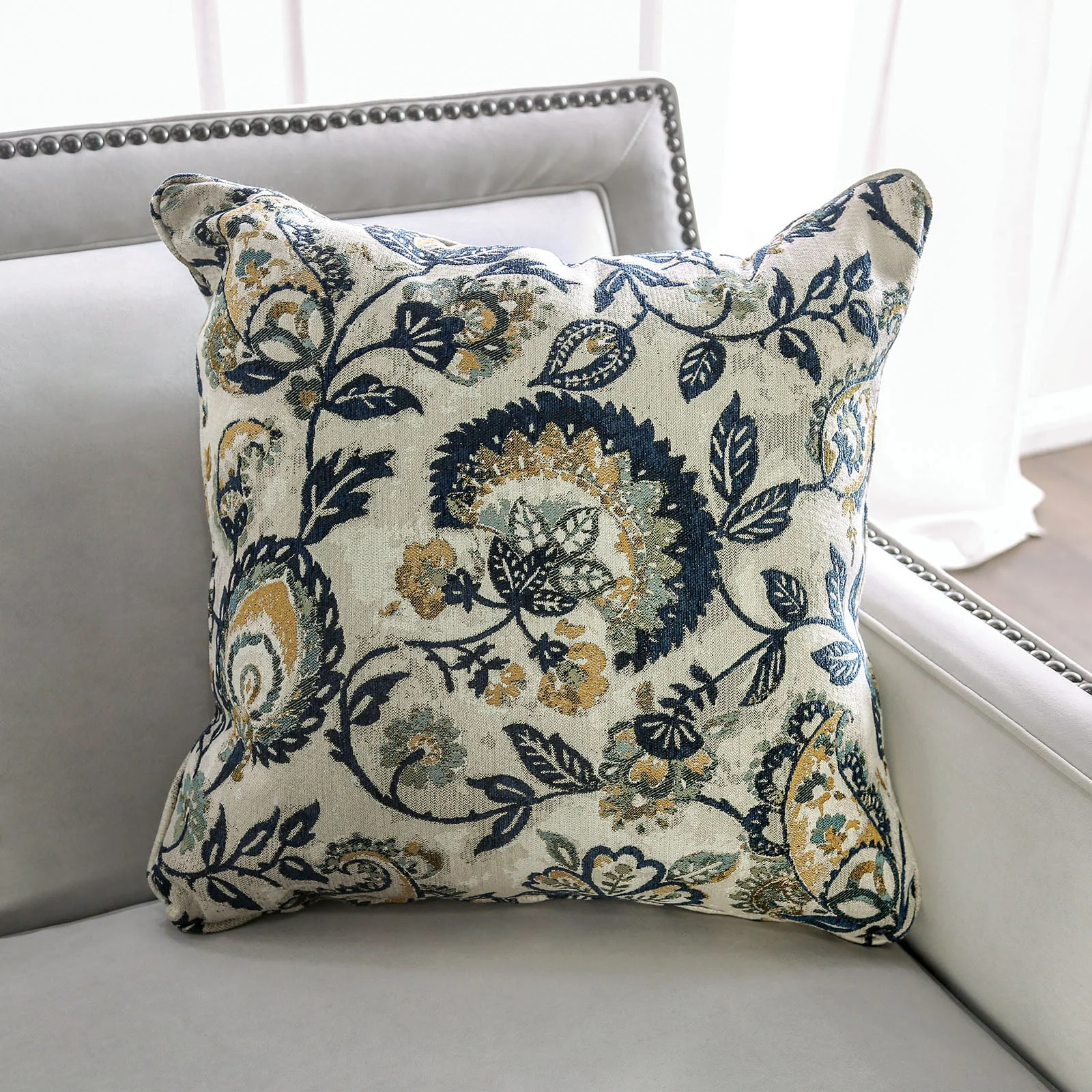 Montecelio Light Gray/Navy Loveseat - Image 5