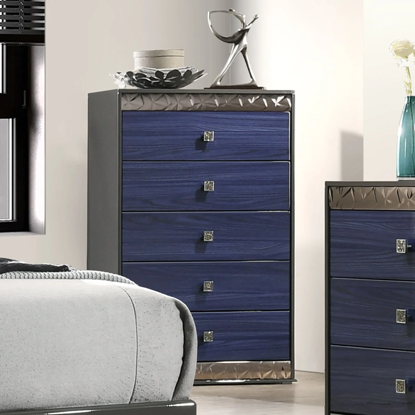 Morcote Ash Gray/Indigo Blue Queen 5 Piece Bedroom Set w/Chest - Image 3