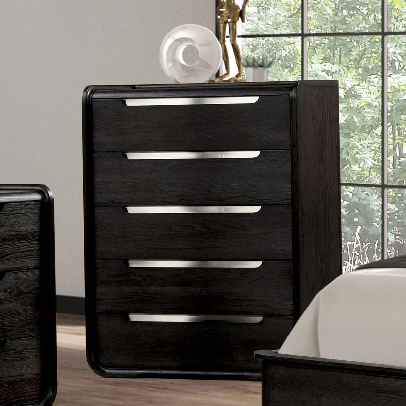 Osterley Black Queen 5 Piece Bedroom Set w/Chest - Image 3