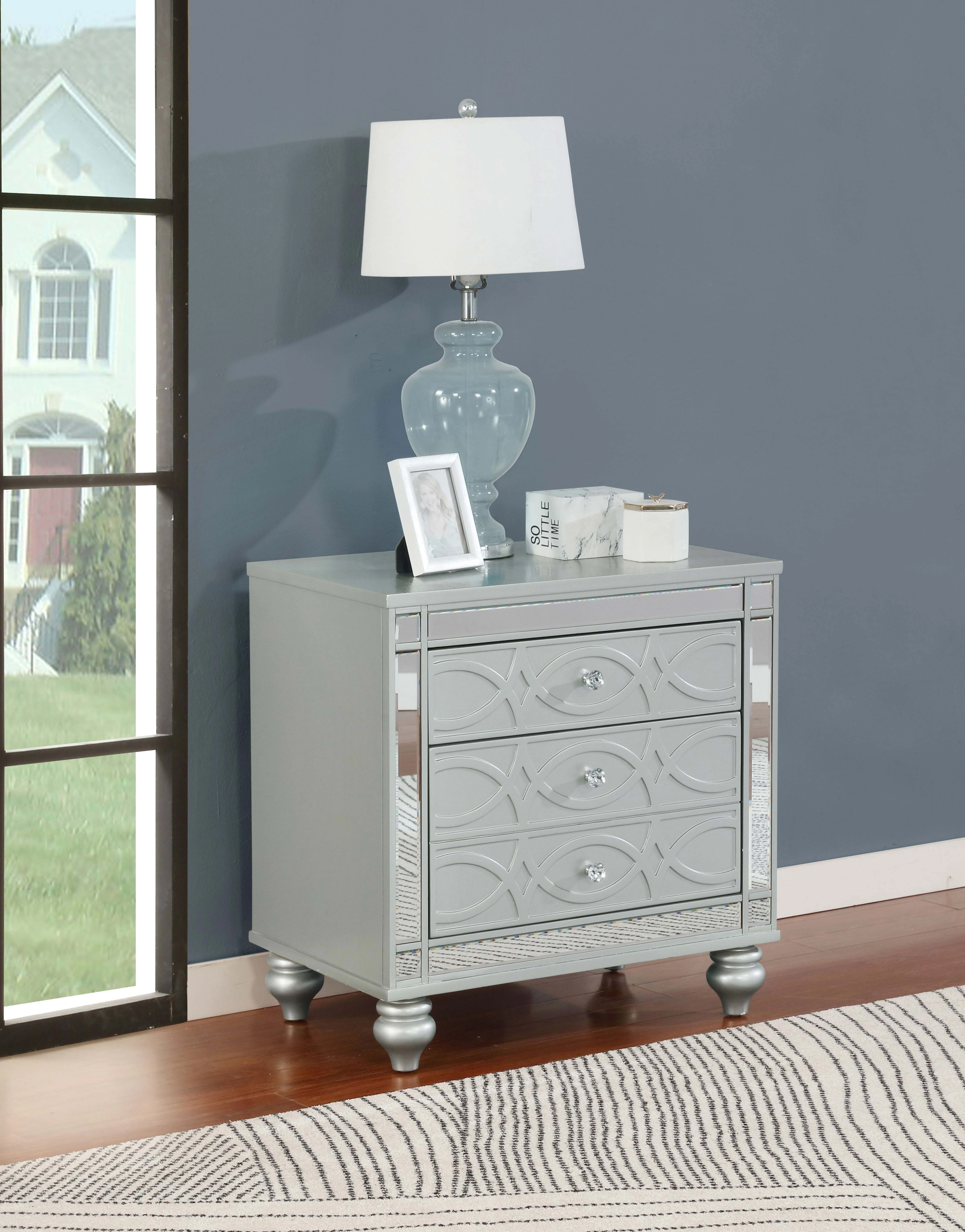 Gunnison 2-drawer Nightstand Silver Metallic - Image 3