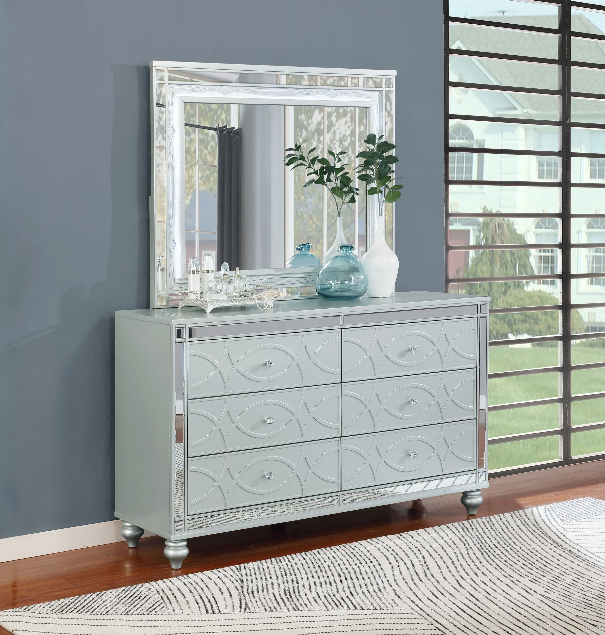 Gunnison 6-drawer Dresser with Mirror Silver Metallic - Image 3