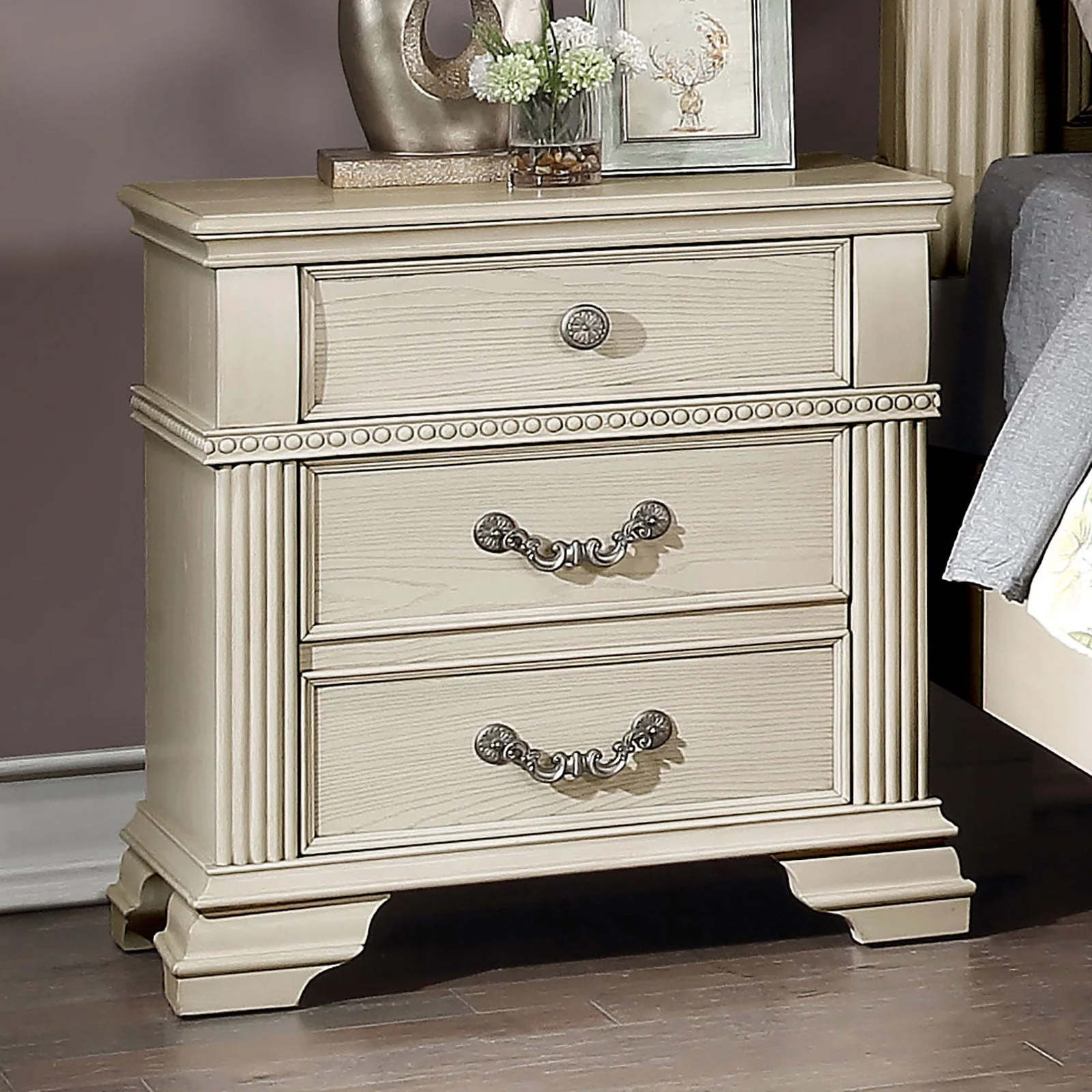 Pamphilos Antique White Queen Bed & 2 Nightstand & Dresser & Mirror - Image 7