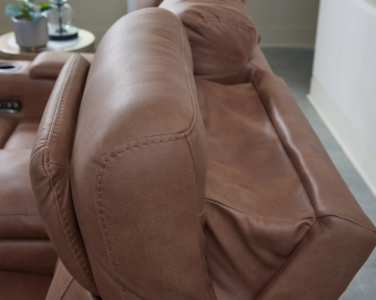 Point Clear Power Reclining Loveseat/Console/Adjustable Headrest - Image 9