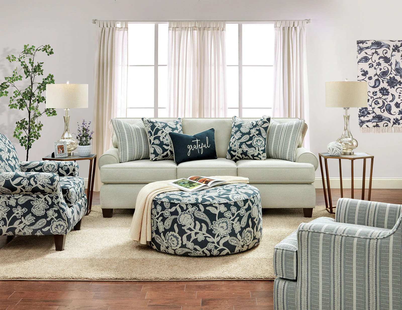Porthcawl Ivory Loveseat - Image 2
