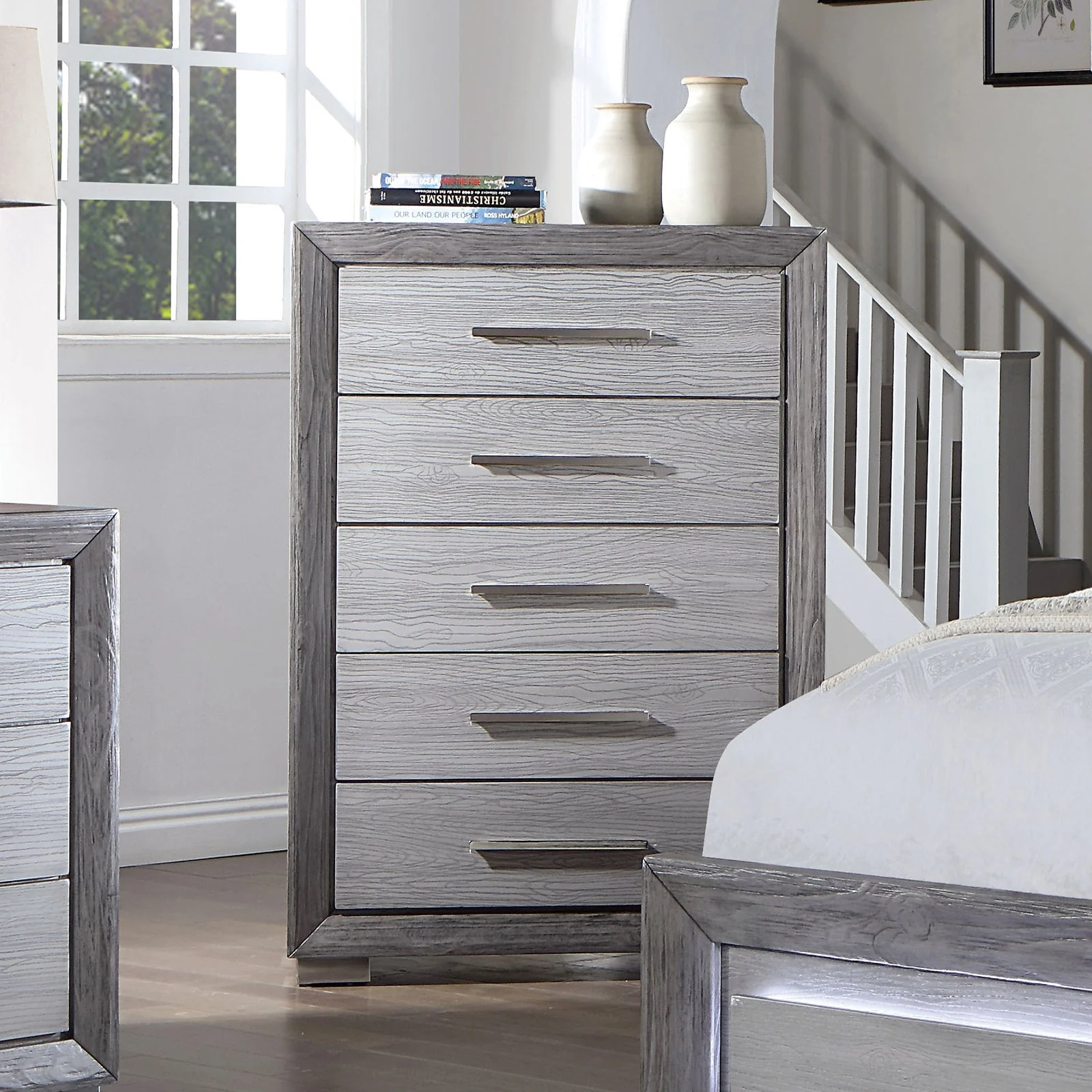 Raiden Gray 5 Pc. Queen Bedroom Set w/ Chest - Image 5