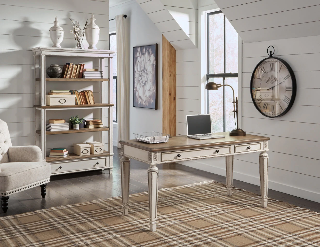 Realyn Home Office - Image 4