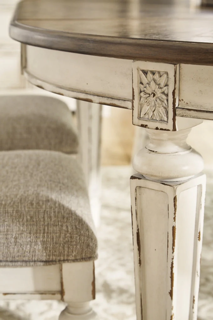 Realyn Oval Dining Room Extension Table - Image 5