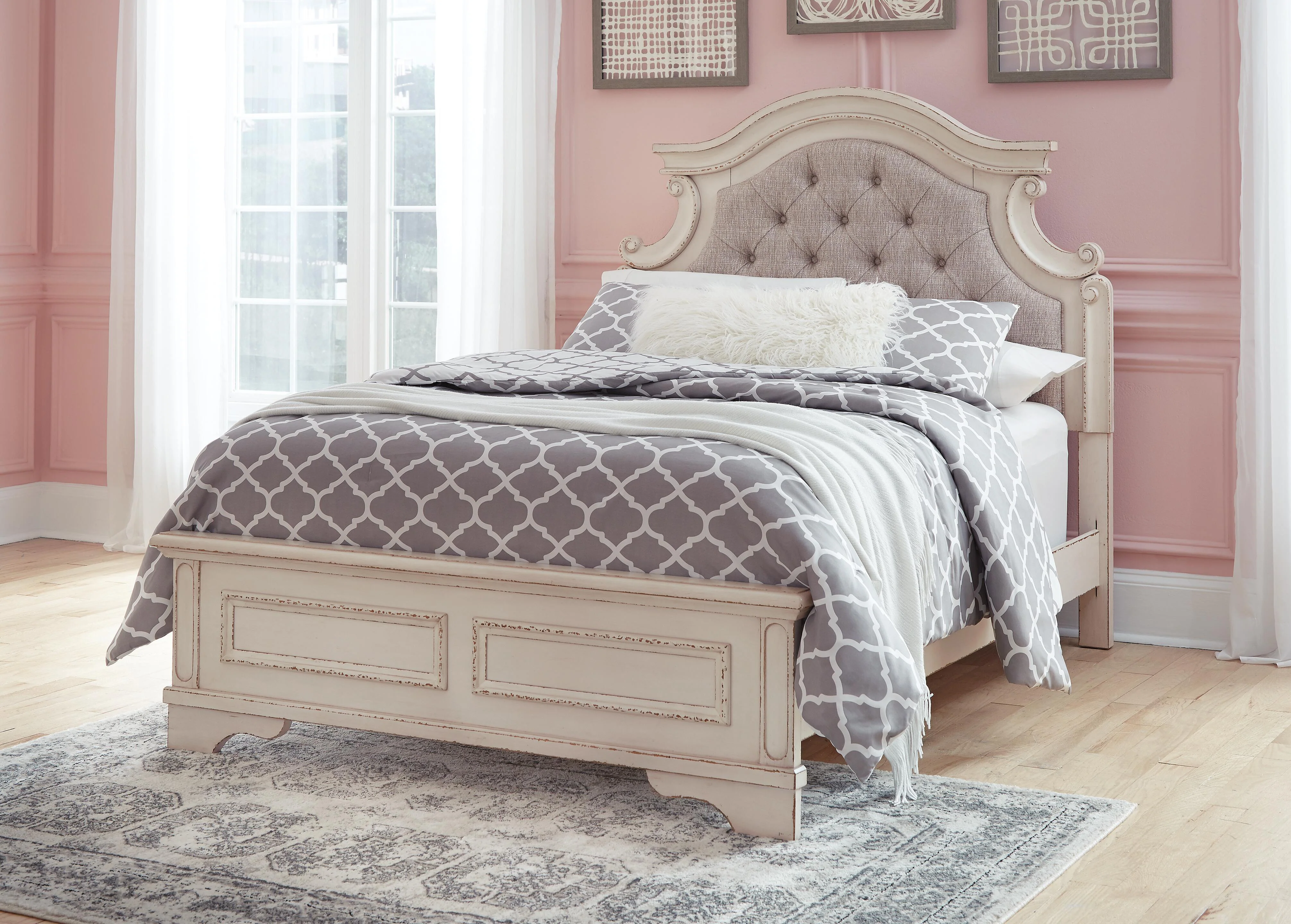 Realyn Panel Bed - Image 3