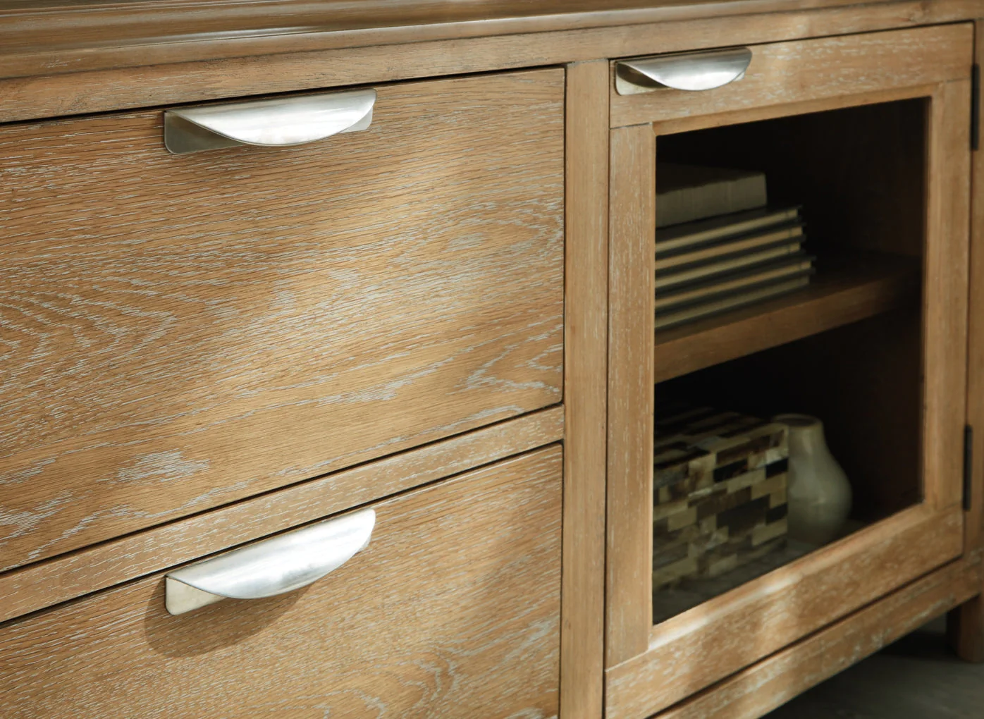 Rencott Extra Large TV Stand - Image 6