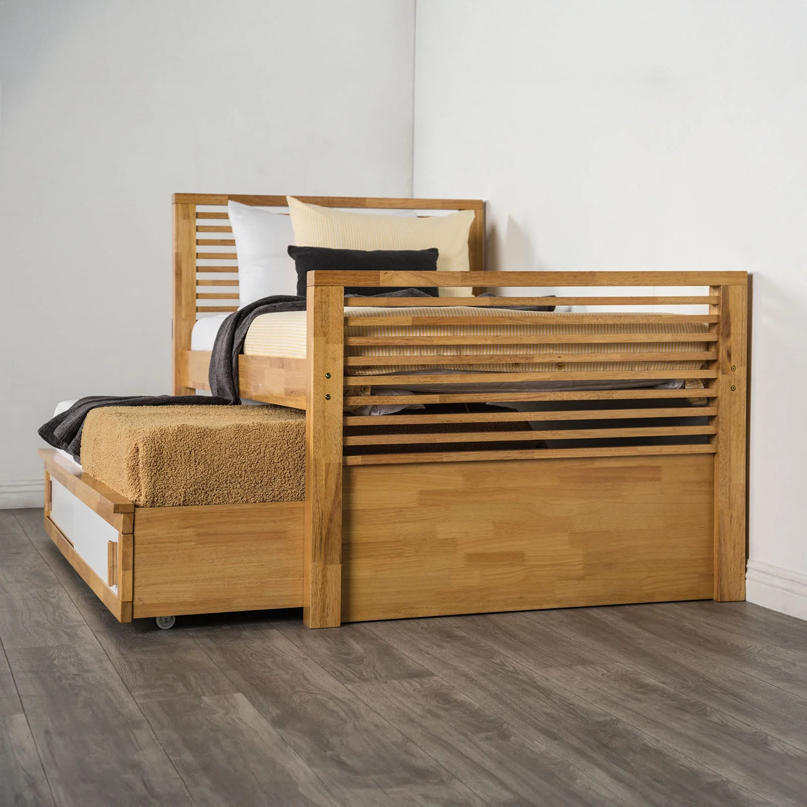 Richland Light Oak Bed - Image 3