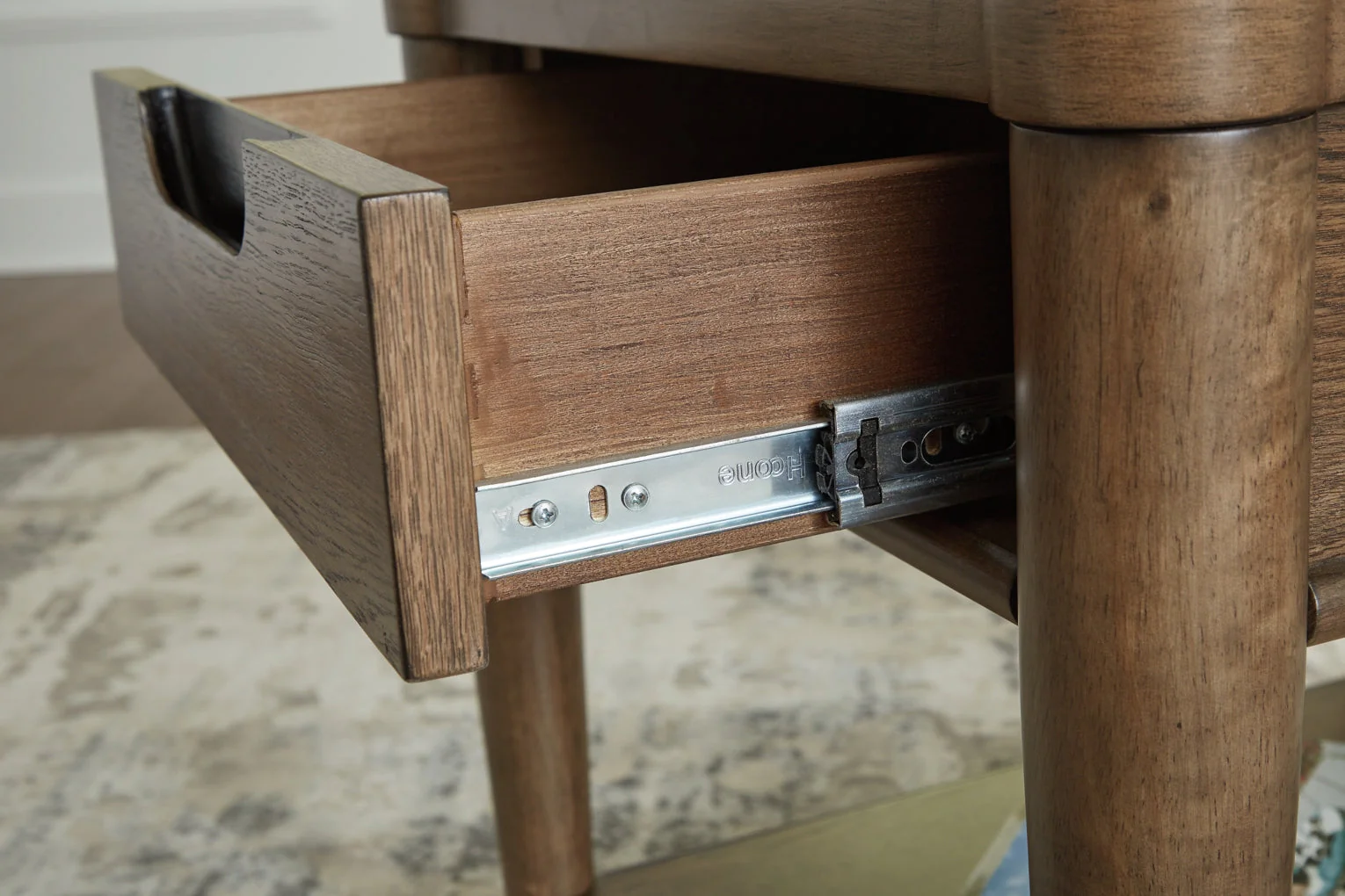 Roanhowe Rectangular End Table - Image 7