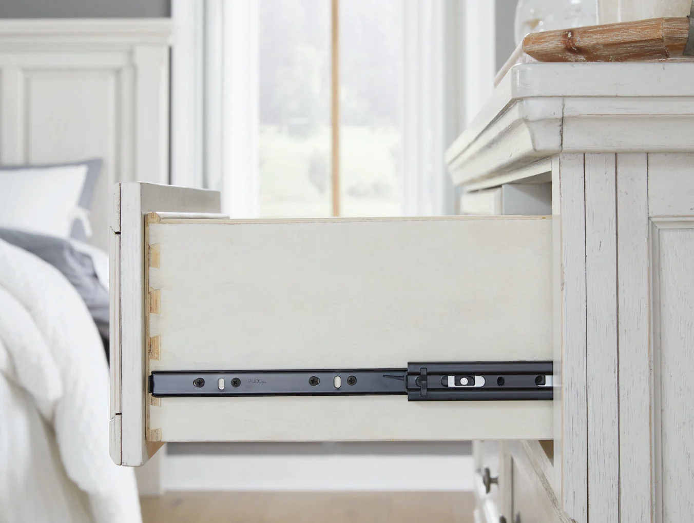 Robbinsdale Dresser and Mirror - Image 9