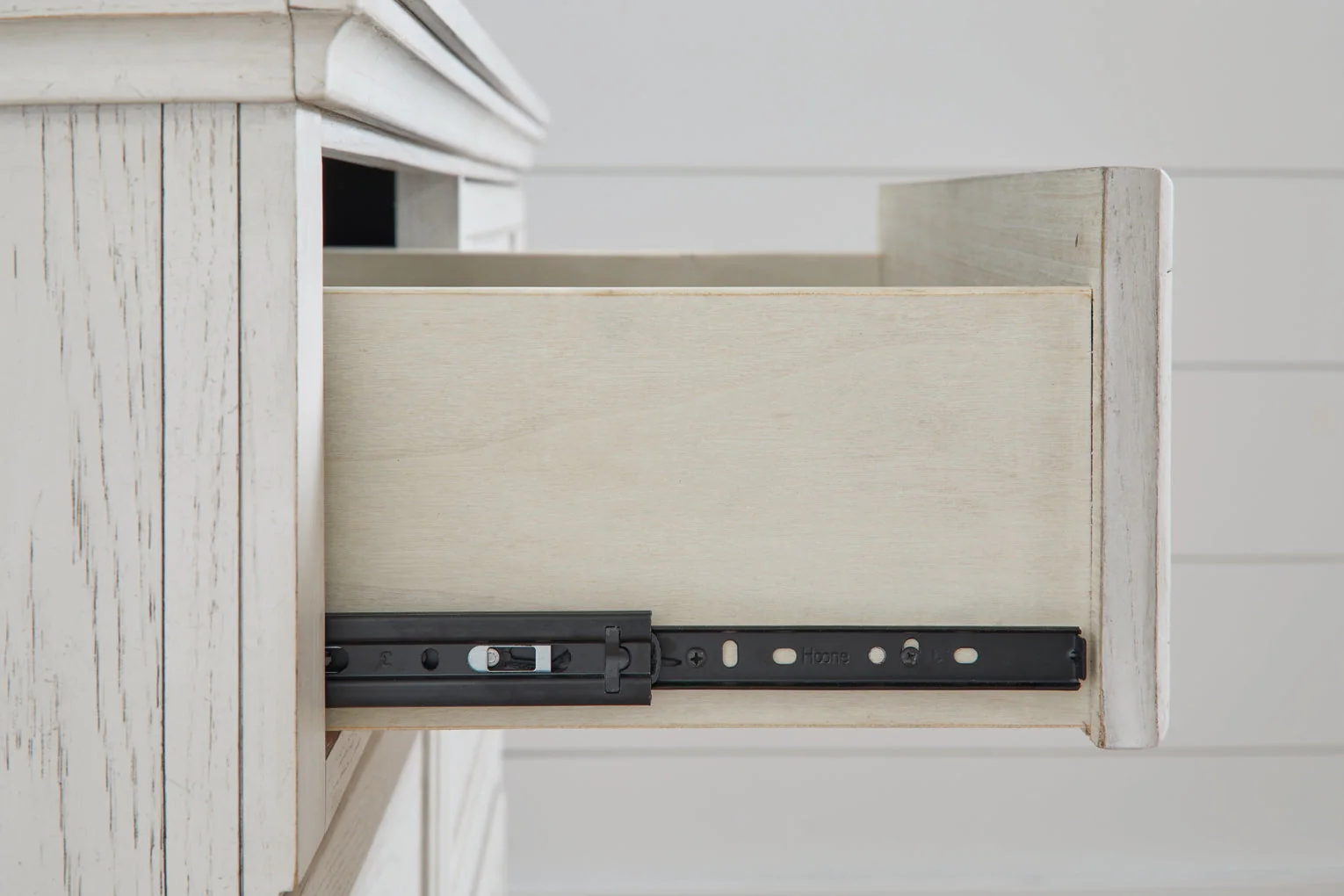 Robbinsdale Dresser & Chest - Image 23