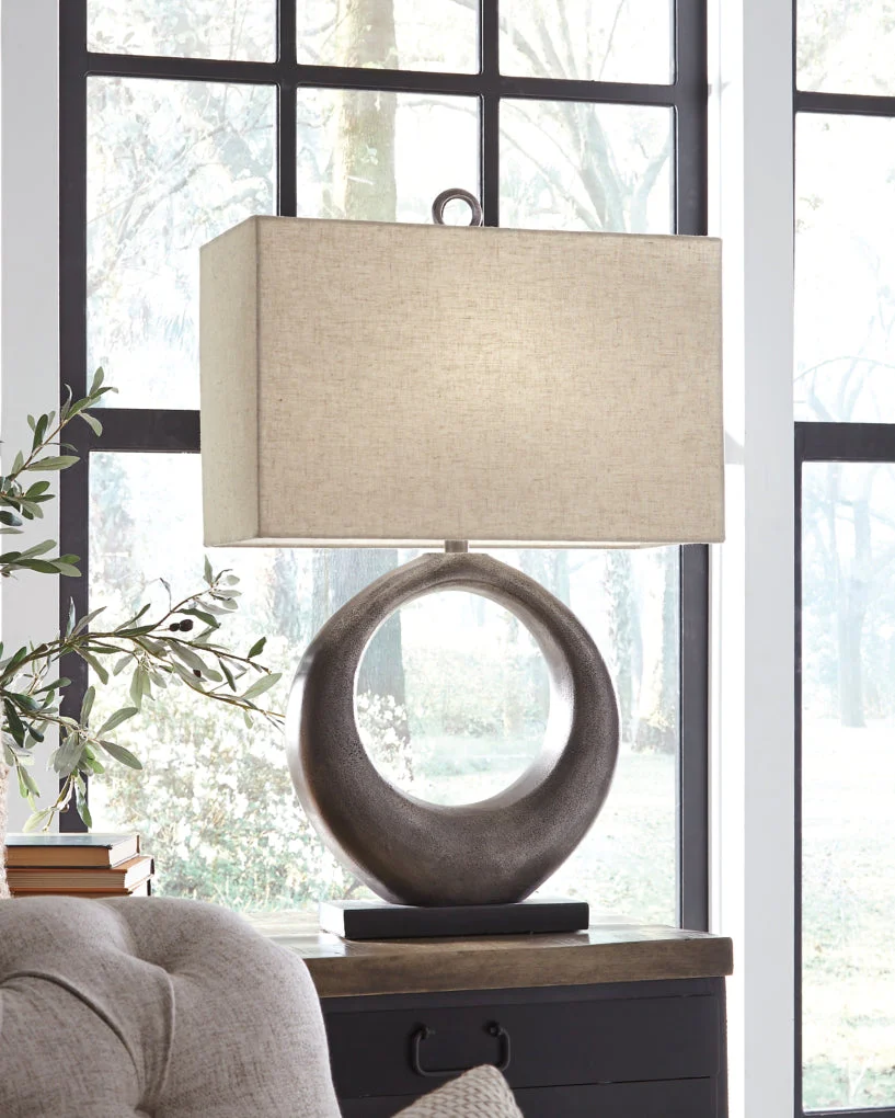 Saria Metal Table Lamp - Image 2