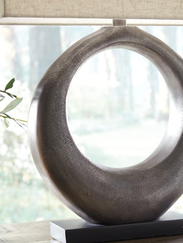 Saria Metal Table Lamp - Image 3