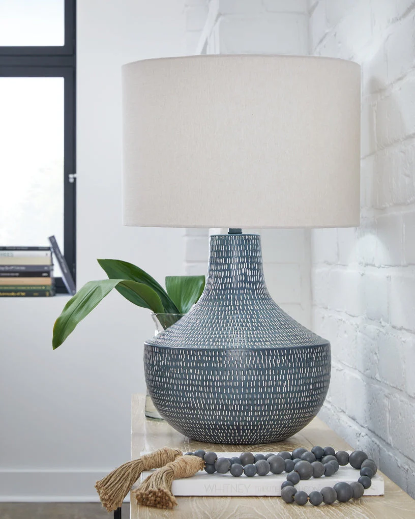 Schylarmont Metal Table Lamp - Image 2
