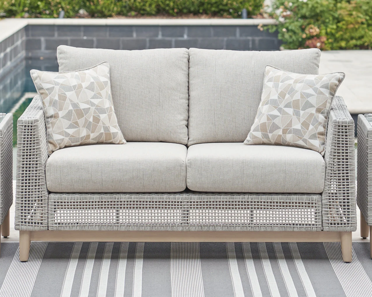 Seton Creek Outdoor Seating - Image 5