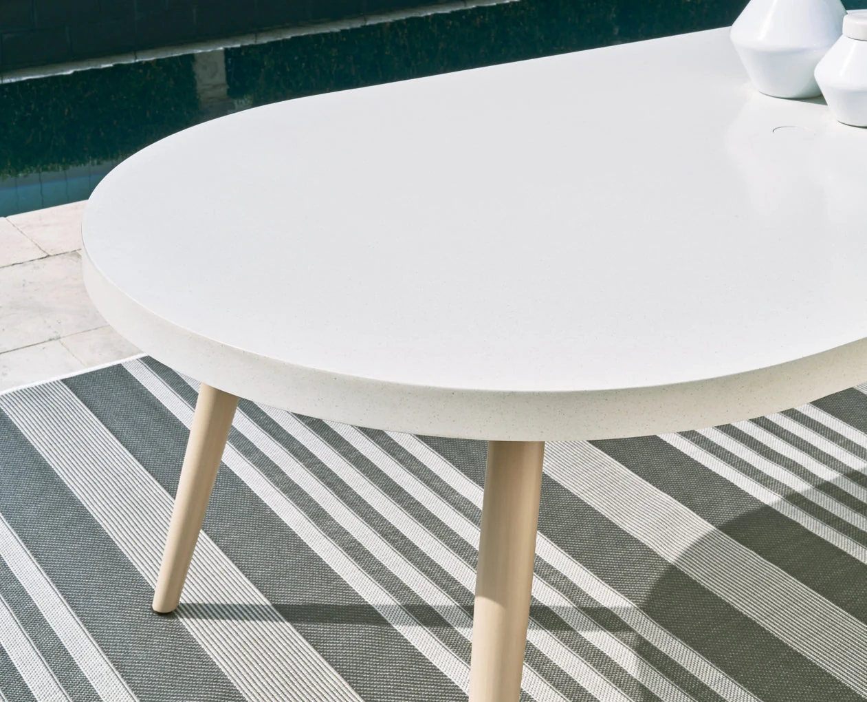 Seton Creek Oval Dining Table with Umbrella Option - Image 6