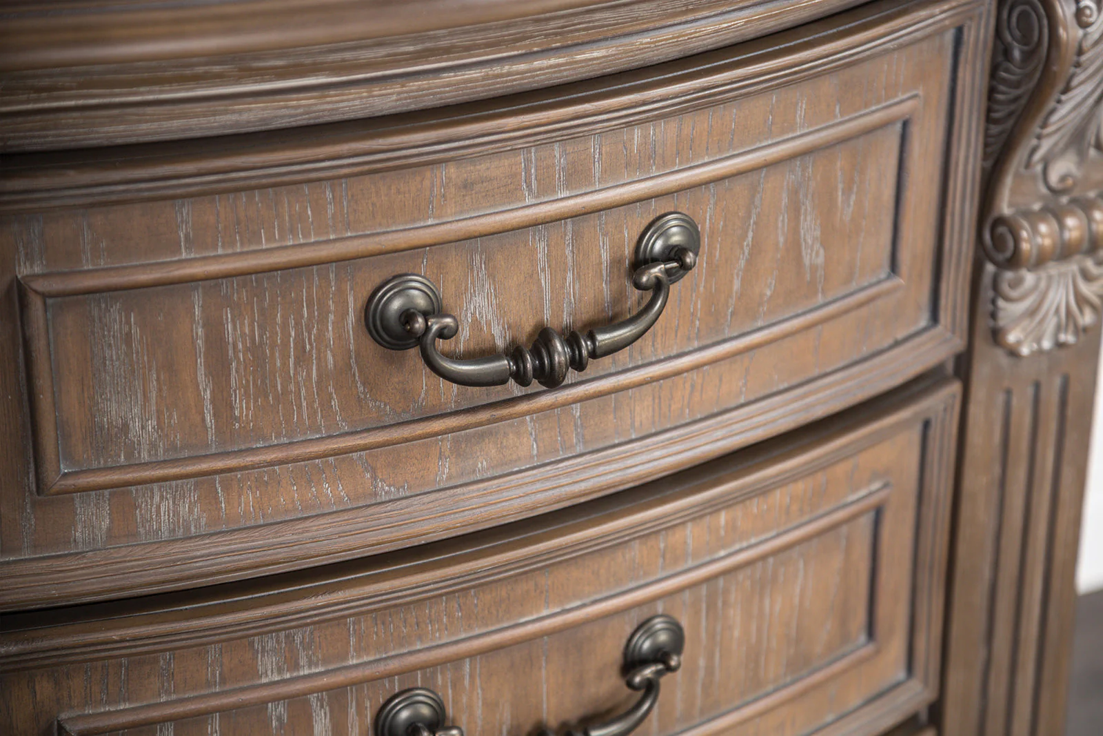 Sevenoaks Weathered Oak 4 Pc. Queen Bedroom Set - Image 5
