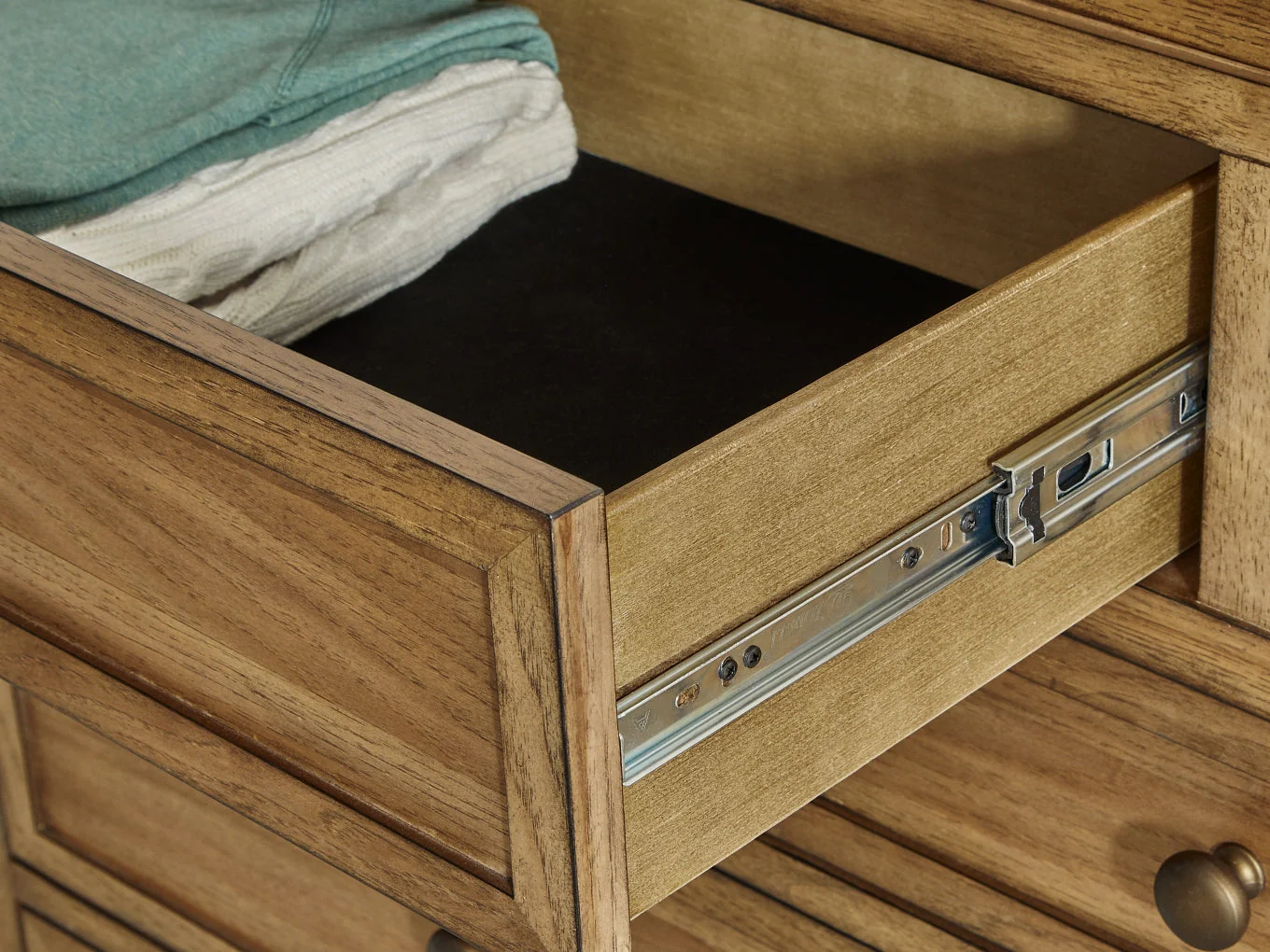 Sharlance Dresser and Mirror - Image 4