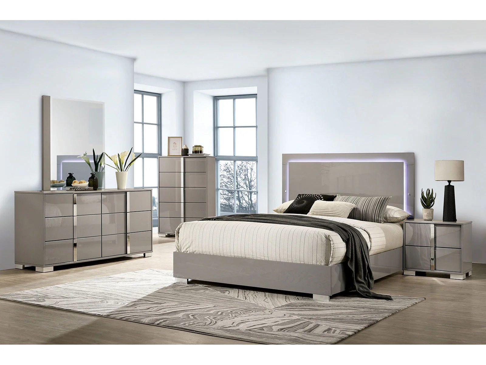 Sinistra Beige Queen 5 Piece Bedroom Set w/2 Nightstands