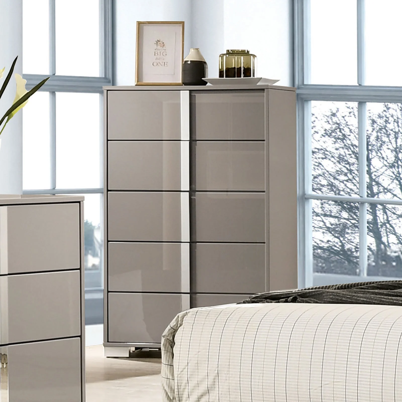 Sinistra Beige Queen 5 Piece Bedroom Set w/Chest - Image 3